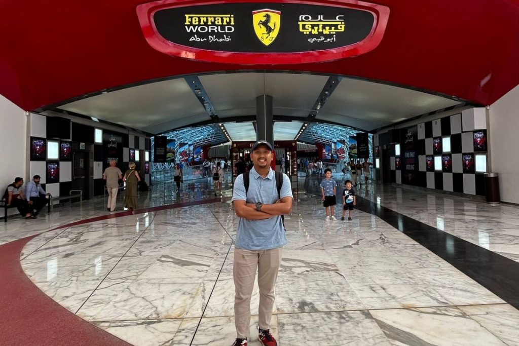 Dari Kampus ke Panggung Dunia: Perjalanan Karier Umar Faruq sebagai Tour Leader Internasional